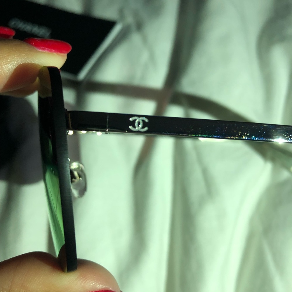 SOLD!!!! AUTHENTIC CHANEL SUNNIES Airline runway❤️ - Picture 7 of 7